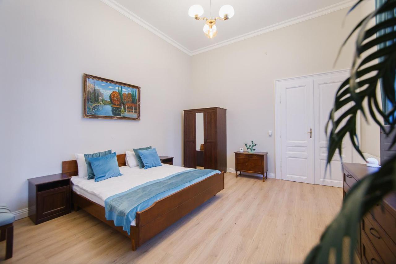 Retro City Center Home Oradea Eksteriør bilde